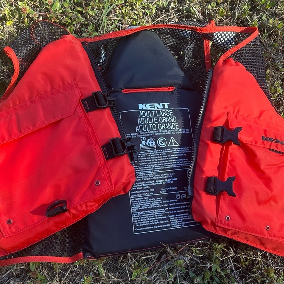 Life jackets - Picture 3 of 4